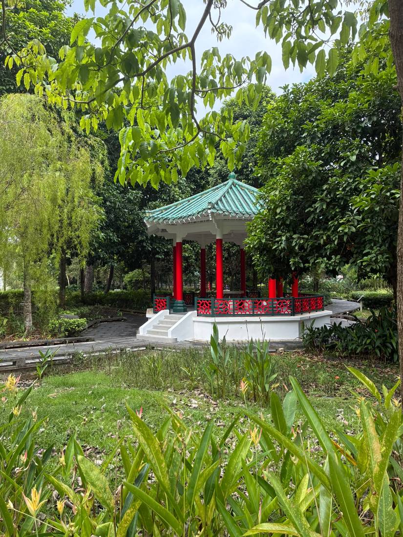 雲南園の中華式あずまや
