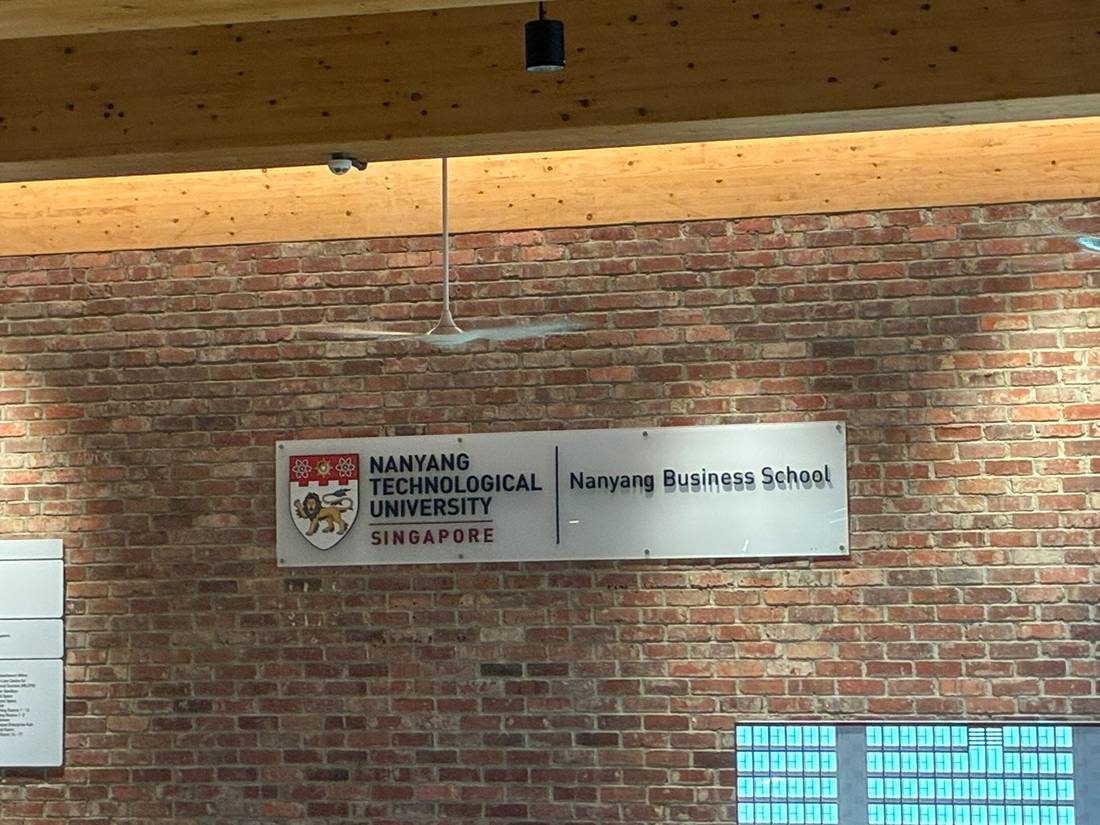 NTU Nanyang Business Schoolの看板