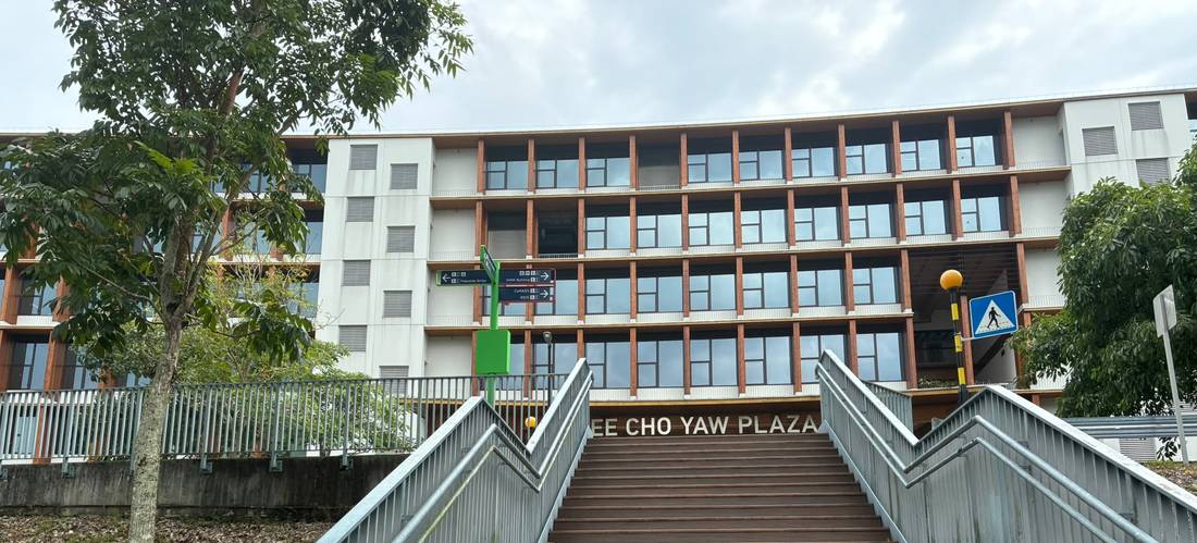 Wee Cho Yaw Plaza前の大階段