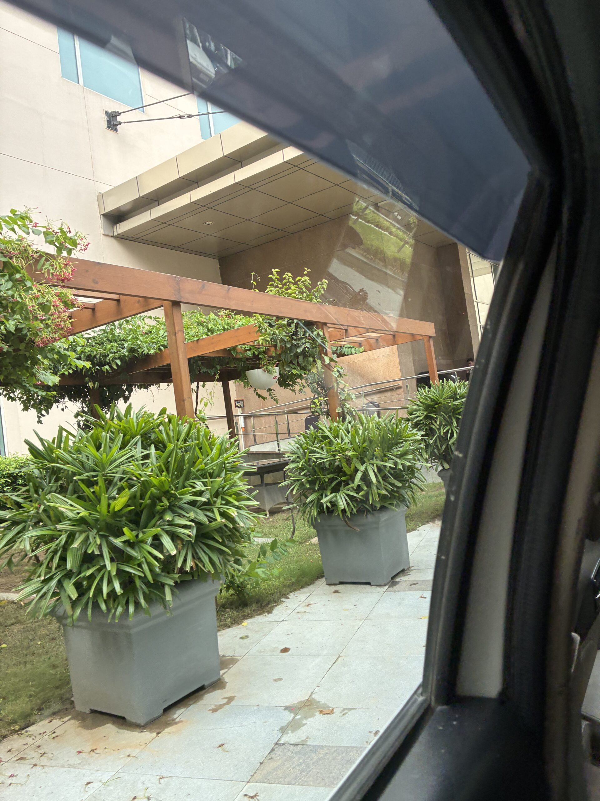 Hyatt Place Gurgaon Udyog Viharの入口