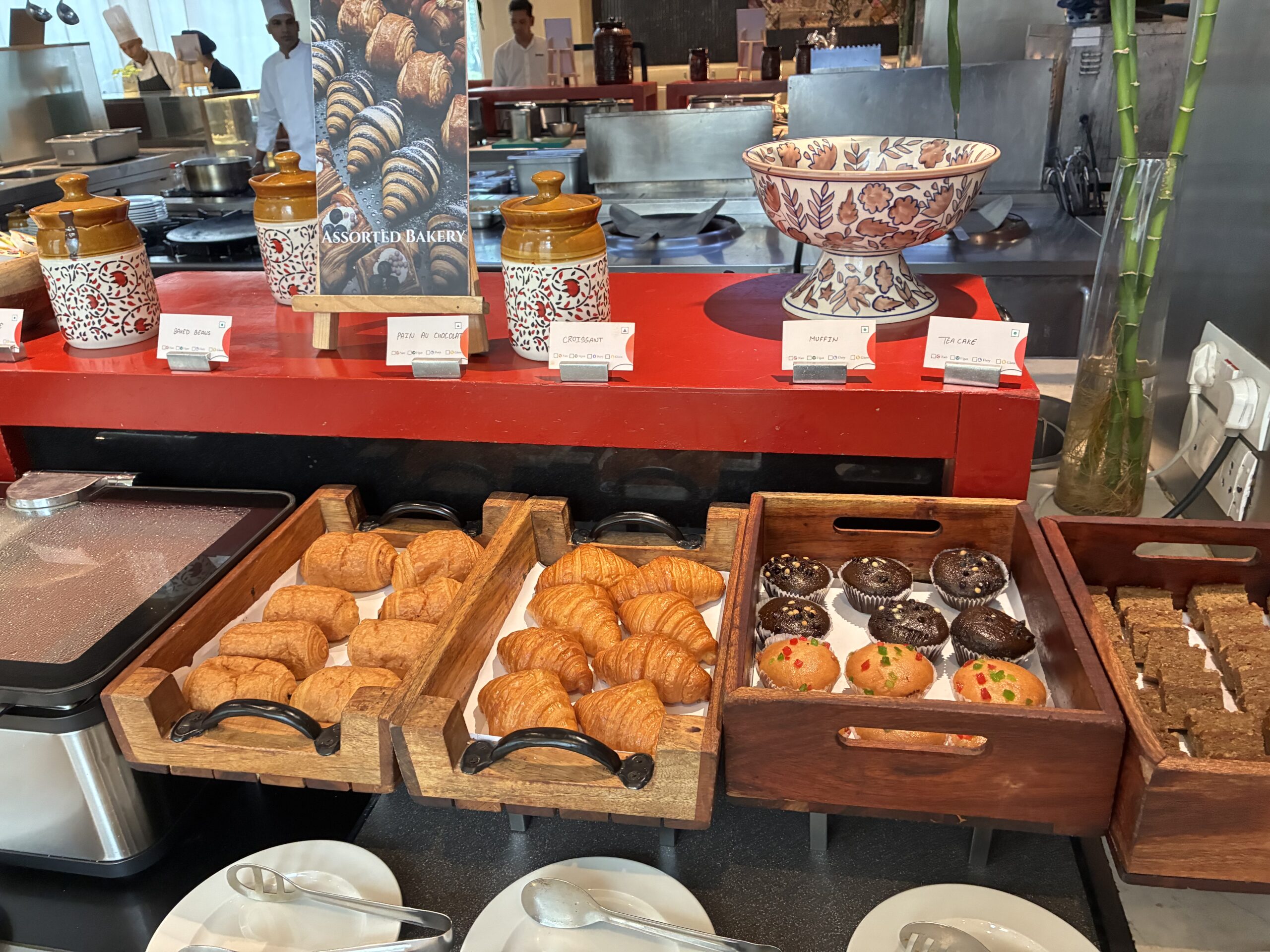 朝食ビュッフェのパン