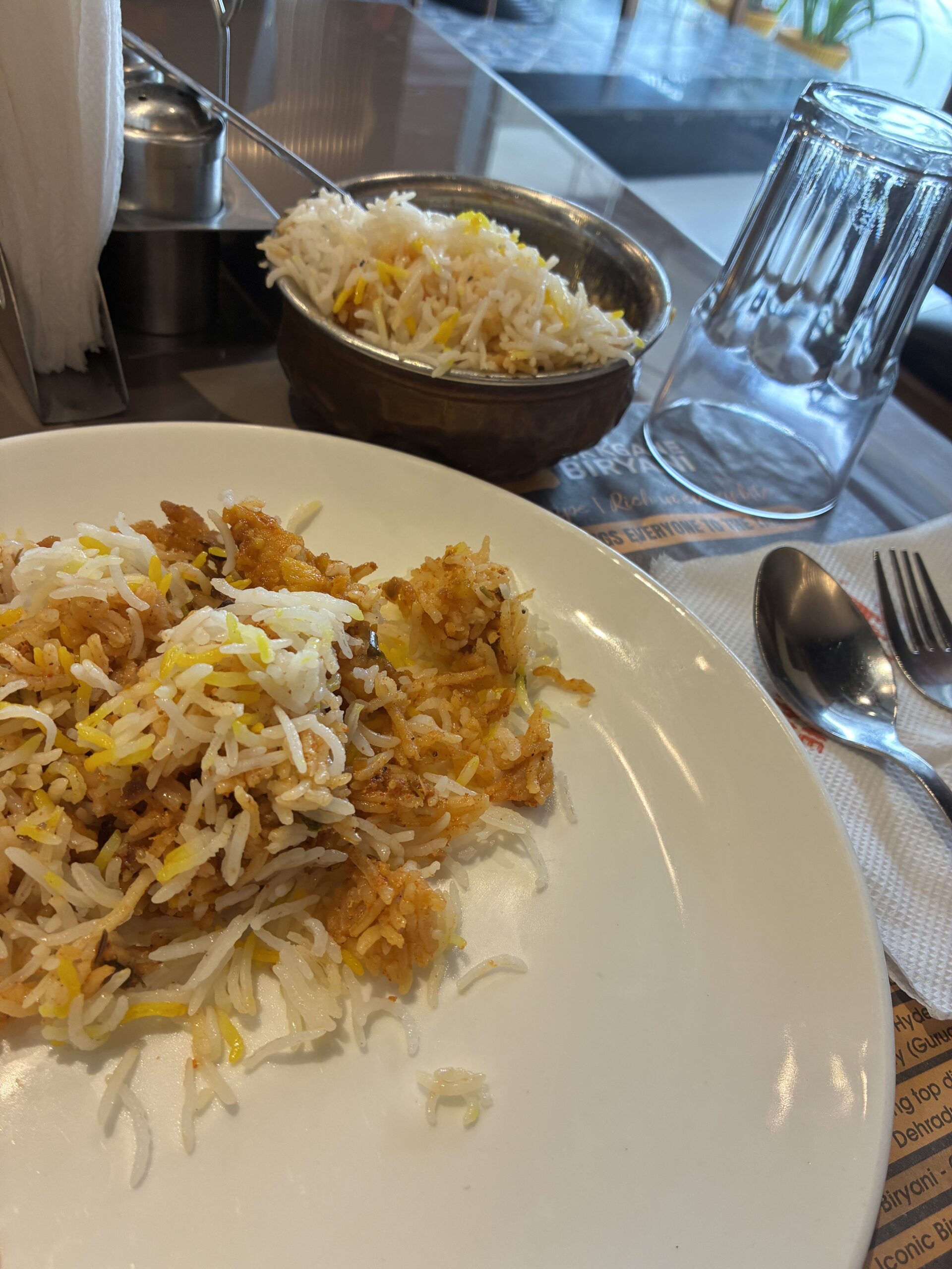 Special Hyderabadi Boneless Chicken Biryaniの白い米とチキン