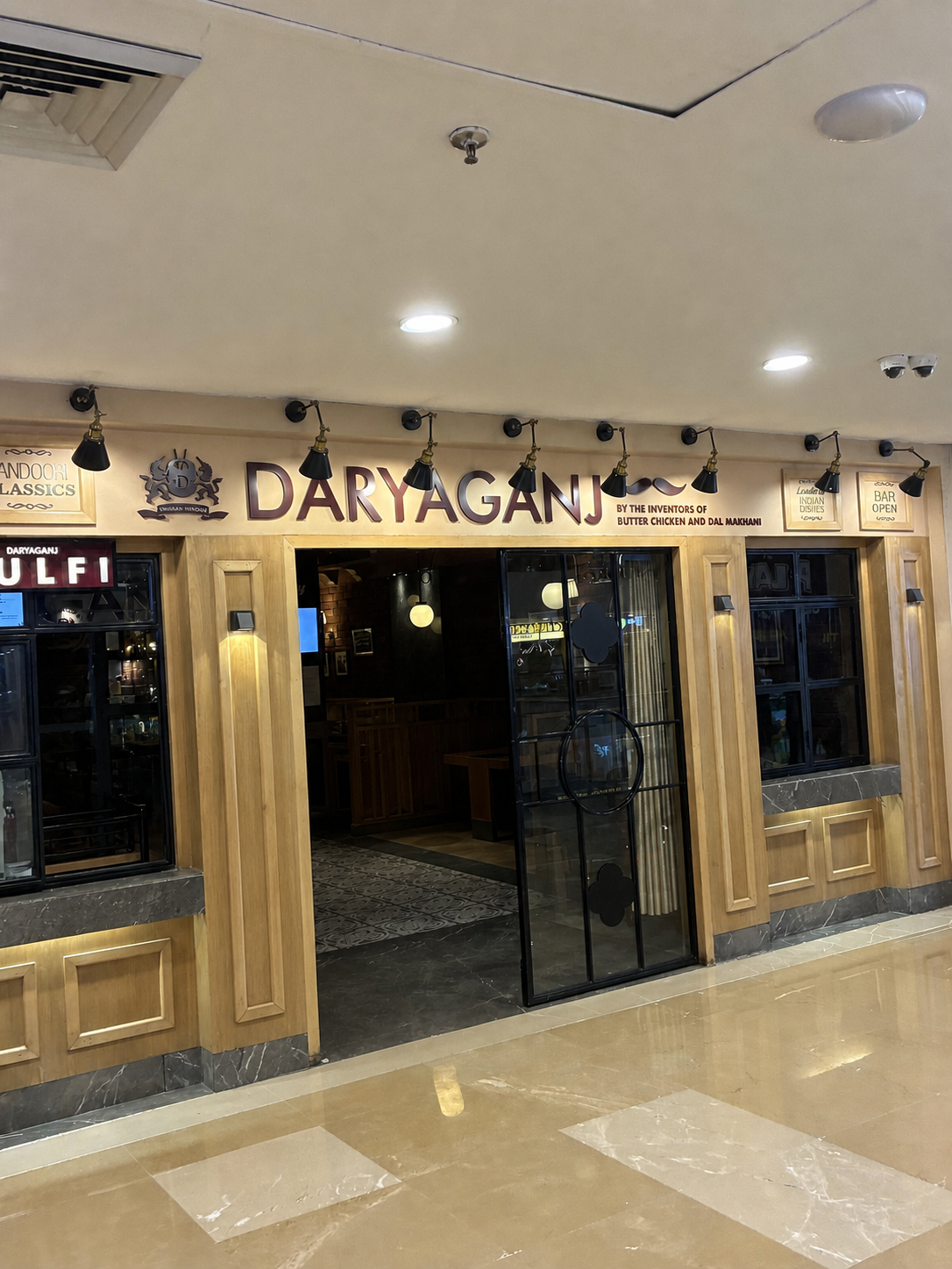 Ambience Mall内のDaryaganj外観