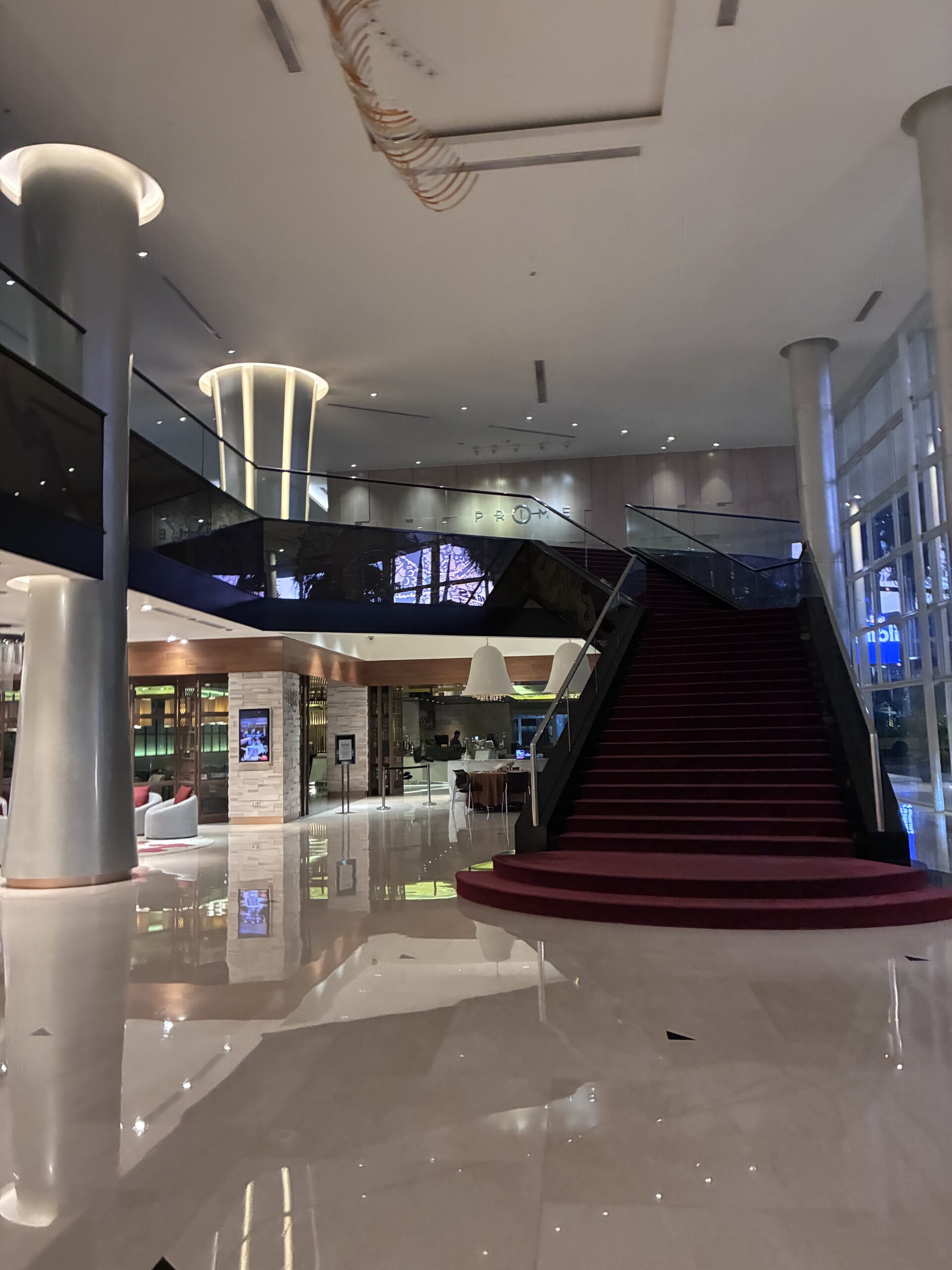 Pullman Jakarta Indonesia Thamrinのホテル内階段と共用部