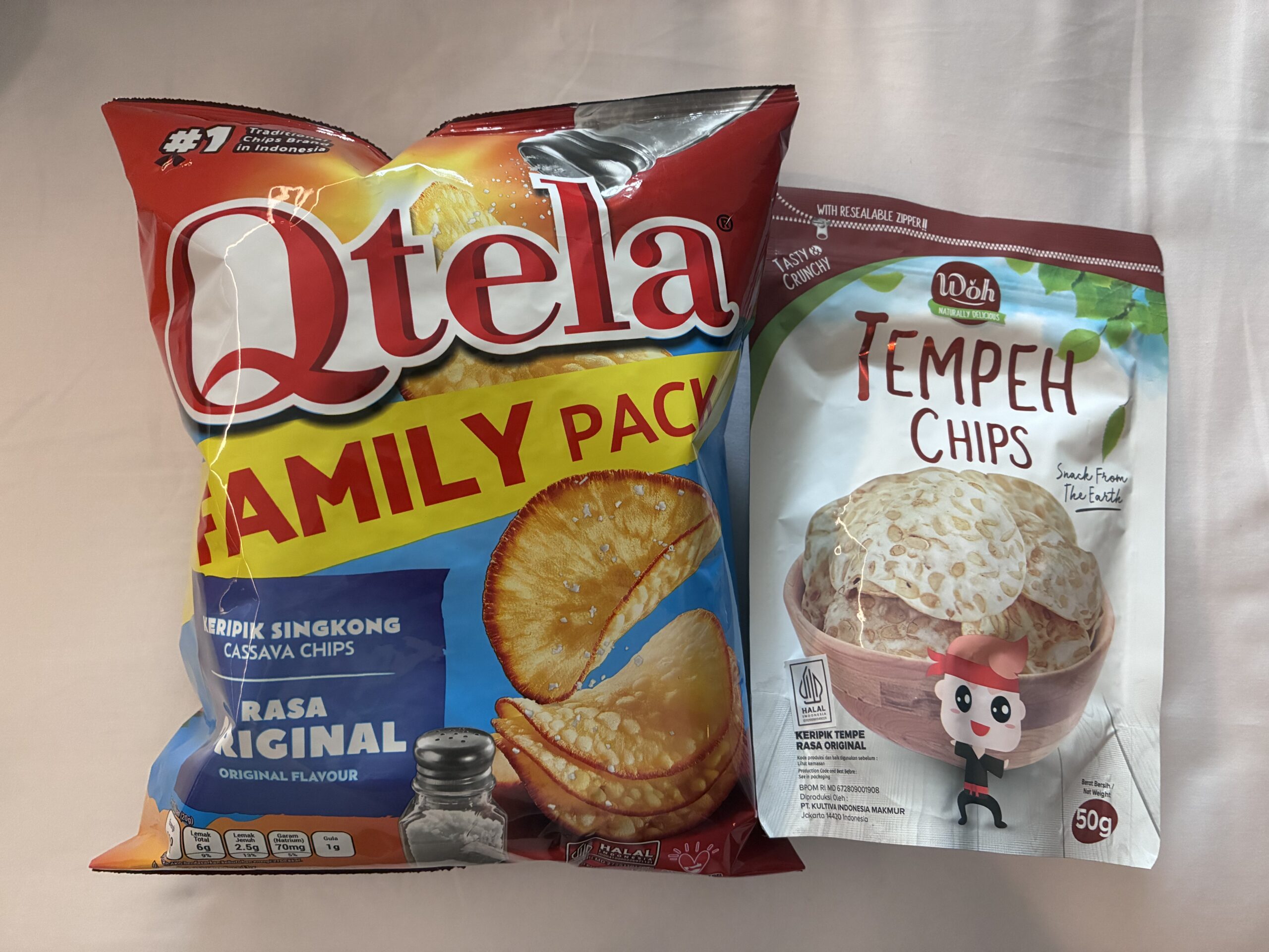 地下スーパーで購入したQtelaのキャッサバチップスとテンペチップス