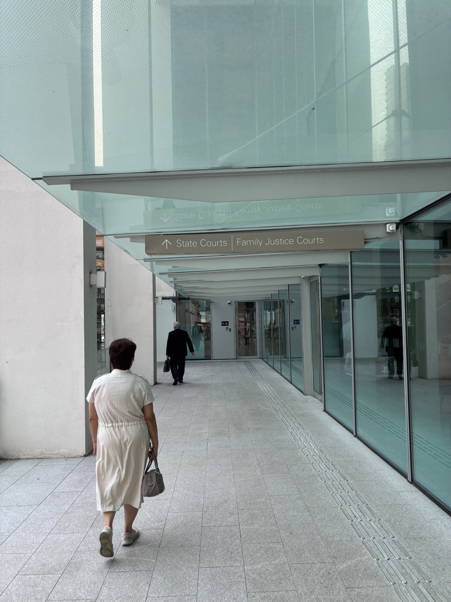 Covered walkway sign to State Courts and Family Justice Courts