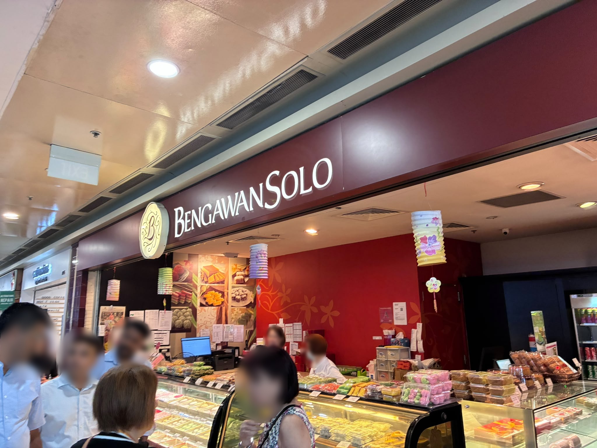 Bengawan Solo kueh and cake shop in a Singapore mall (faces blurred)